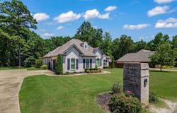 557 Crown Dr, Fulton, MS 38843