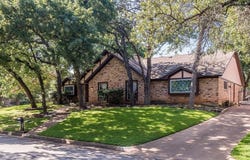 2500 High Oak Drive, Arlington, TX 76012