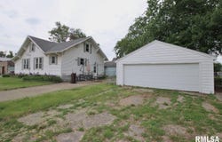 102 W ESSEX Street, Glasford, IL 61533