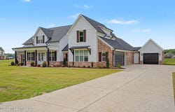 2401 Lauren Way, Hernando, MS 38632