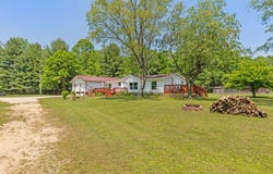 3858 S Chestnut Avenue, Newaygo, MI 49337