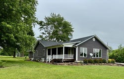 1451 CR 1000 E, Carmi, IL 62821