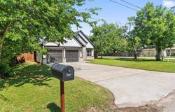300 College Street, Joshua, TX 76058
