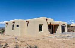 22 Laguardia Rd, Ranchos de Taos, NM 87557
