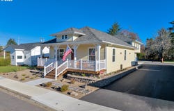 290 HARBOR St, Florence, OR 97439