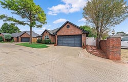 1422 N Canyon Way, Guthrie, OK 73044