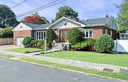 8 Trager Rd, Marblehead, MA 01945