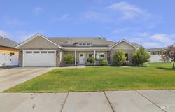 1040 Blueridge Dr, Kimberly, ID 83341-1828