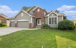 9808 S 28th Avenue Circle, Bellevue, NE 68123