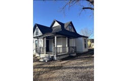 1424 E 1st Ave, Winfield, KS 67156