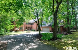 408 W RAVINWOODS Road, Peoria, IL 61615