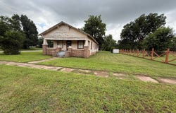 649 E Blackwell Ave, Blackwell, OK 74631