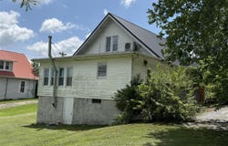 128 W Church Street, Burkesville, KY 42717