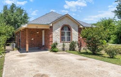 908 E Belknap Street, Ennis, TX 75119