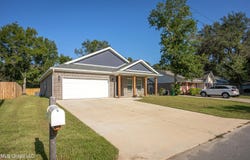1605 S 9th Street, Ocean Springs, MS 39564