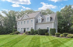 15 William Thorpe Cir, North Attleboro, MA 02760