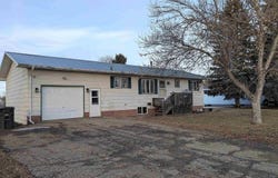 301 6th St, Mohall, ND 58761
