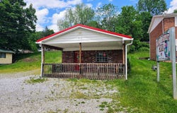 610 C Cross Lanes Dr, Nitro, WV 25143