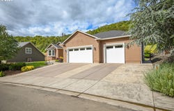 411 OAK VALLEY Loop, Winchester, OR 97495