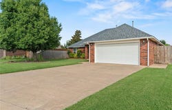 501 N Cherokee Way, Mustang, OK 73064