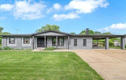 615 Charvel Drive, Florissant, MO 63031