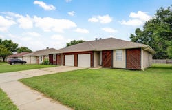 1207 W Sunset Street, Springfield, MO 65807