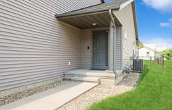 5616 Dostal Drive SW, Cedar Rapids, IA 52404