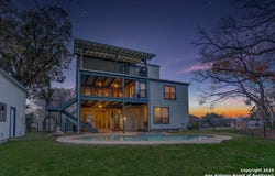 54 S Hampton Dr, Seguin, TX 78155
