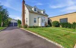 148 Canterbury Road, Williston Park, NY 11596