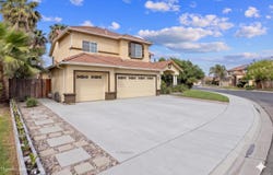1077 Paradise Drive, Lemoore, CA 93245