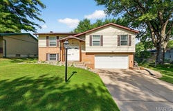 19 Fernwood Drive, St Peters, MO 63376