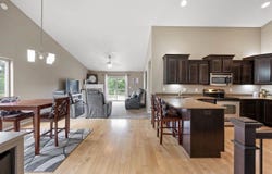 303 S Stewart St, IA 52317