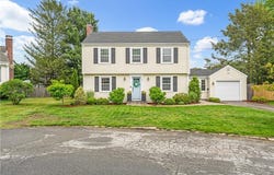 25 Marshall Way, East Providence, RI 02916