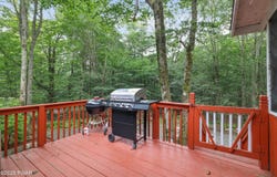 785 Country Place Drive, Tobyhanna, PA 18466