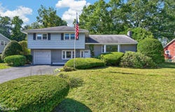 618 Via Ponderosa, Schenectady, NY 12303