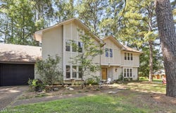 1503 Northlake Circle, Jackson, MS 39211