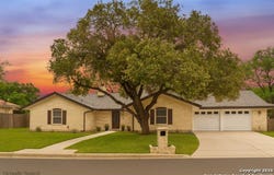 614 MOORSIDE DR, Windcrest, TX 78239-2538
