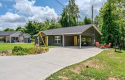 105 Wealdwood Drive, Clinton, TN 37716