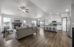 914 Prairie View Dr, IA 52358