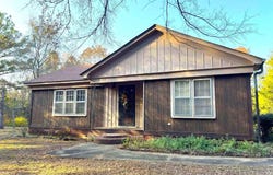 1014 N 3RD ST, Morrilton, AR 72110