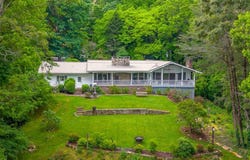 603 Hemlock Hills Dr, Franklin, NC 28734