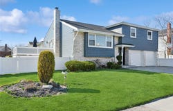 606 Flanders Drive, North Woodmere, NY 11581