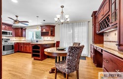 20 Oak Hills Road, Edison, NJ 08820