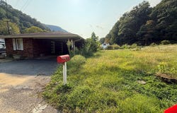 1287 Turnbull Rd, Grundy, VA 24614