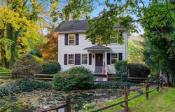 80 E Broadway, Roslyn, NY 11576