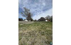 407 S River St, Chamberlain, SD 57325