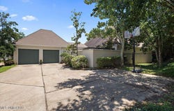 10 Northpointe Cove, Jackson, MS 39211