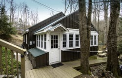 116 Beechwood Cove Road, Greentown, PA 18426