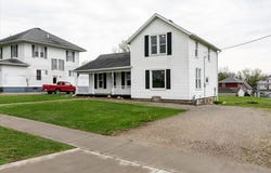 215 W Des Moines Street, Brooklyn, IA 52211