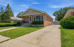 9607 S Sacramento Avenue, Evergreen Park, IL 60805